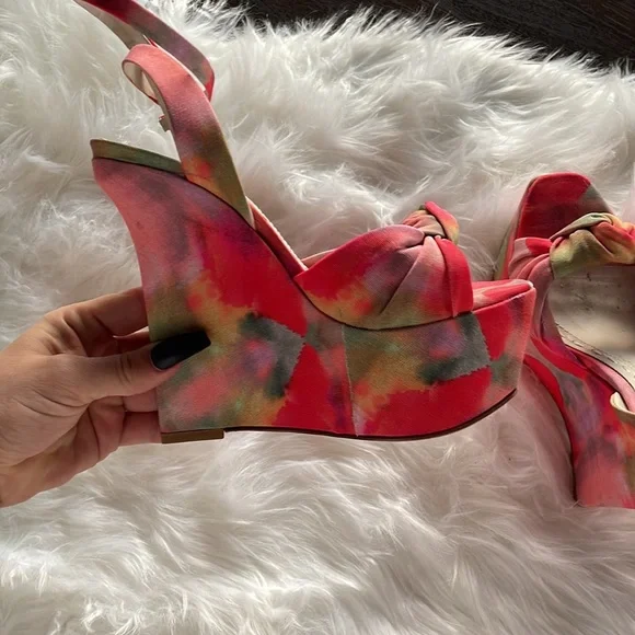 Alice and Olivia Wedges - Picture 9 of 11